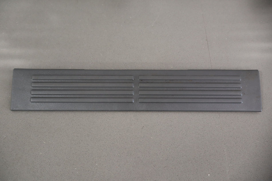 2003 Chevrolet Avalanche- Set x4- Sill Plates