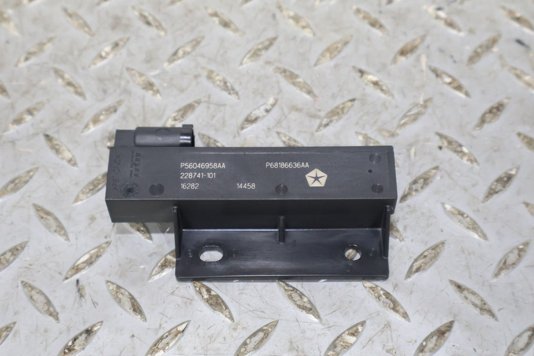 19 - 22 Ram 3500 Crew Cab Keyless Entry Antenna OEM (56046958AA) Tested