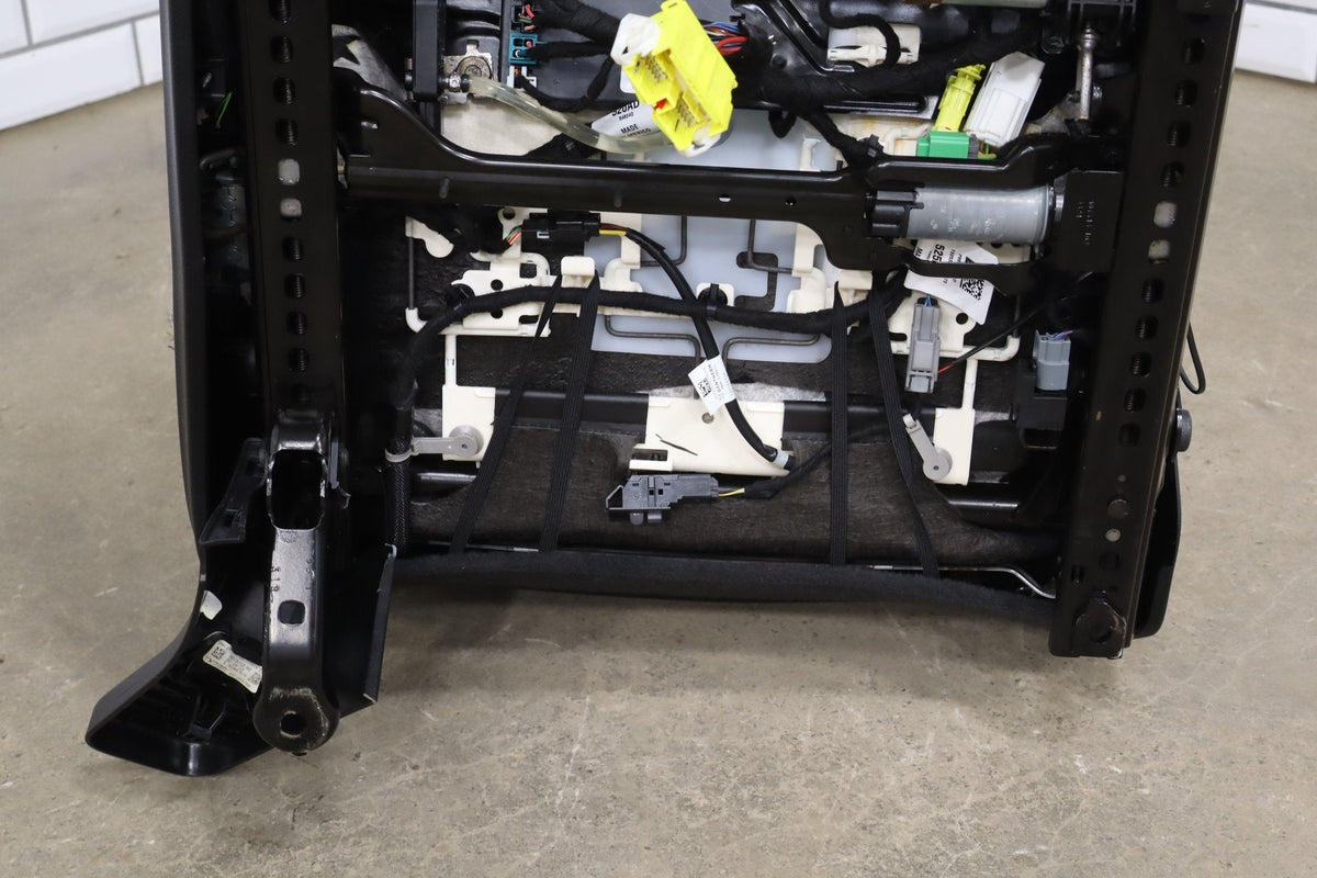 19-24 Ram 1500 (DT) Laramie Right Front Seat Leather (Black X9)