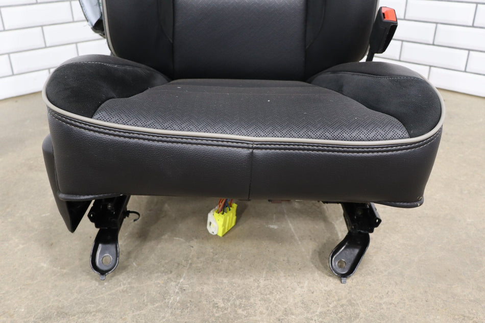 19-24 Ram 1500 (DT) Laramie Right Front Seat Leather (Black X9)