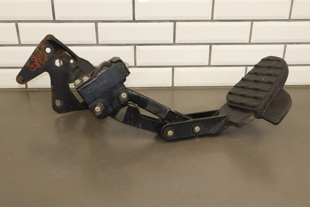 19-24 Ram 1500 (DT) Left Rear Bumper Step Pad OEM