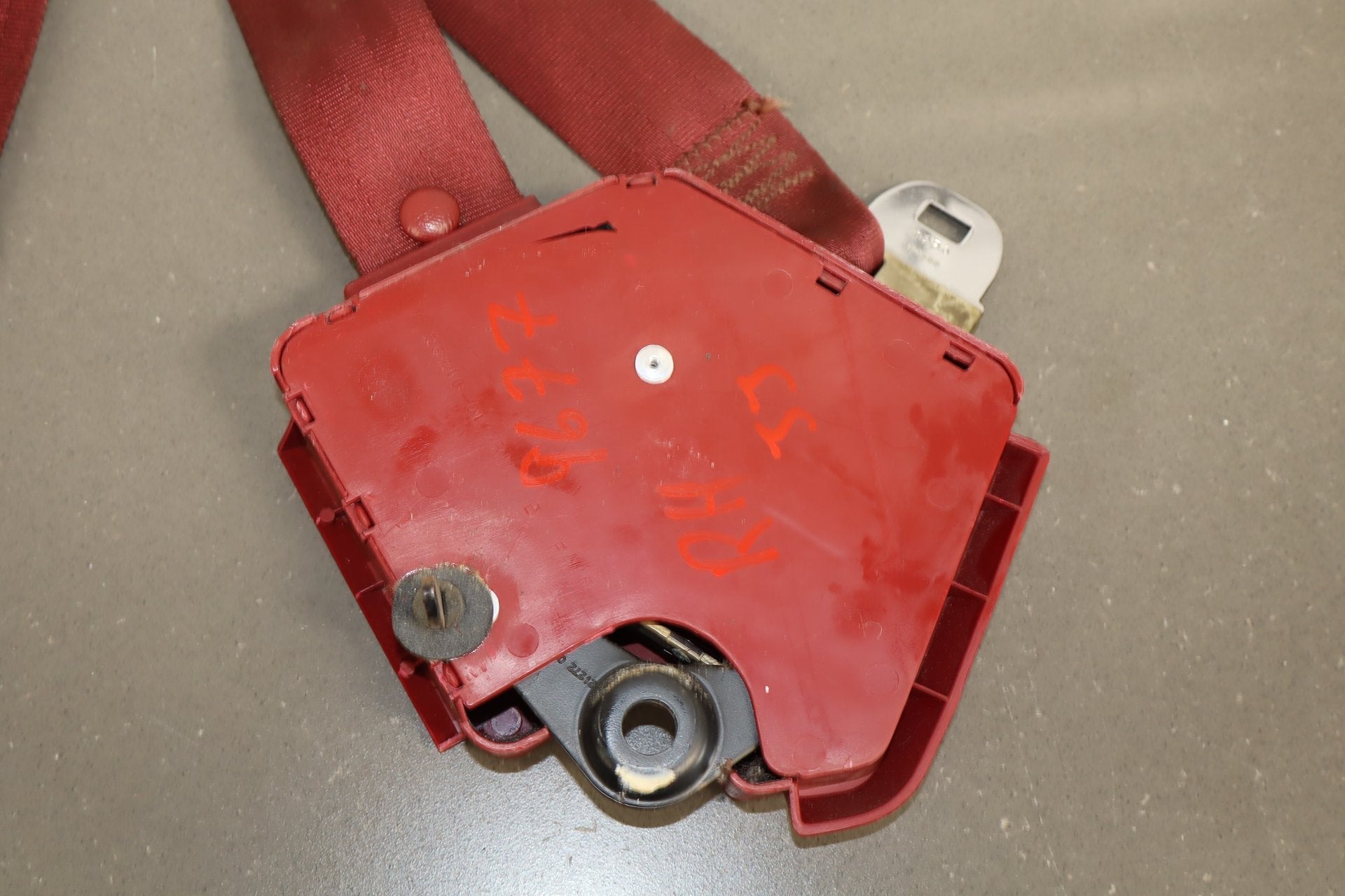 1984-1989 Chevrolet Corvette C4 Coupe Pair- Seat Belts Carmine
