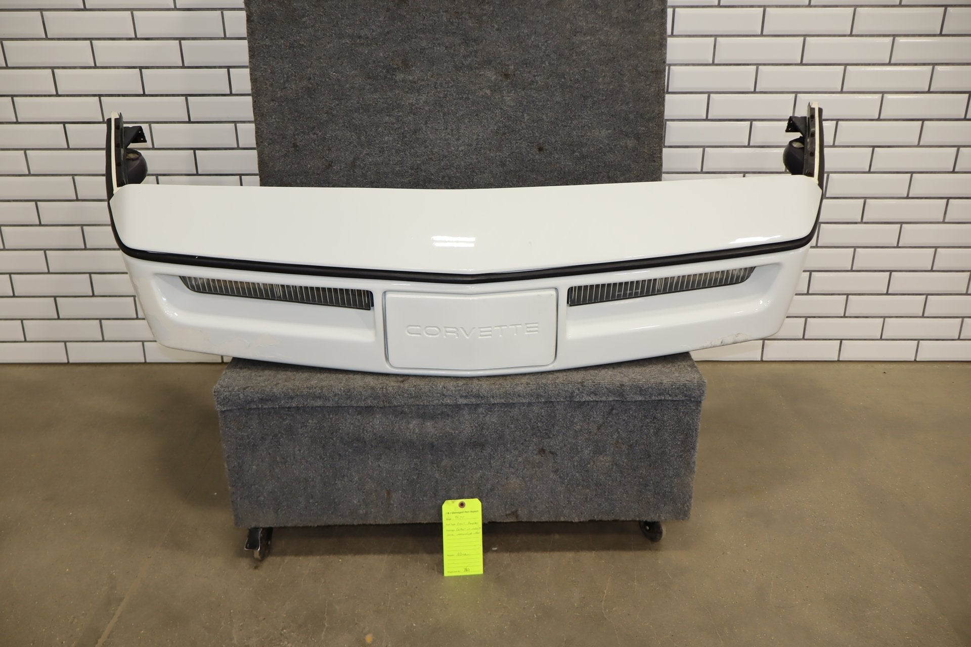 1984-1989 Chevrolet Corvette C4 Front Bumper White 14030201