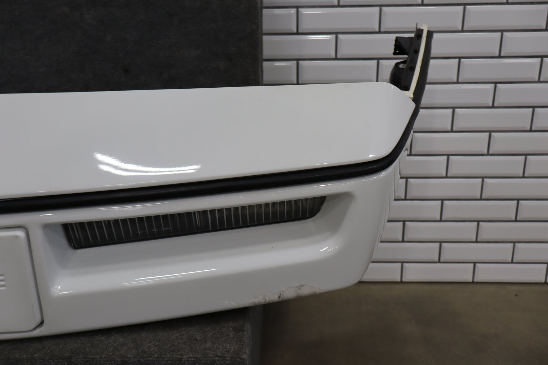 1984-1989 Chevrolet Corvette C4 Front Bumper White 14030201