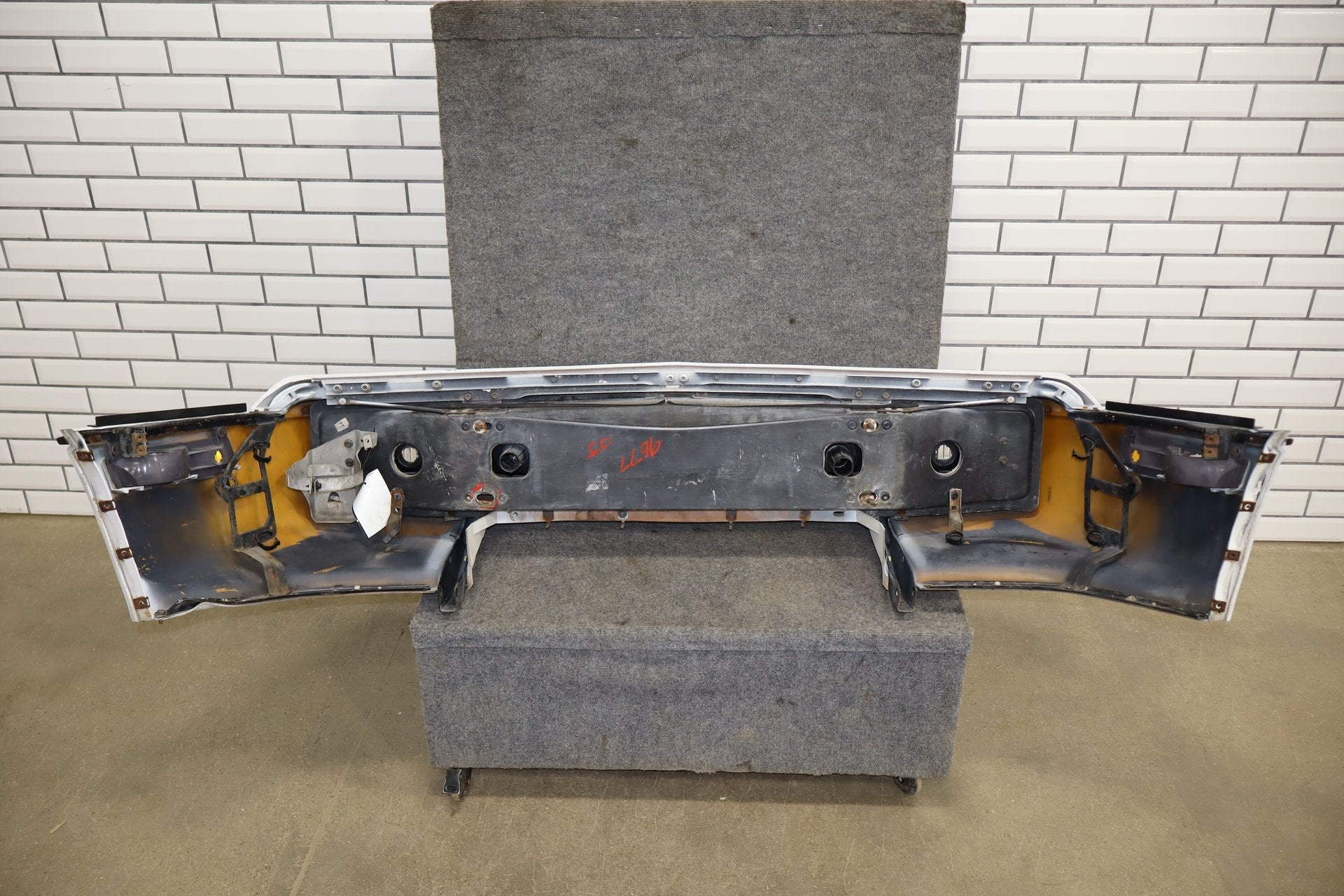 1984-1989 Chevrolet Corvette C4 Front Bumper White 14030201