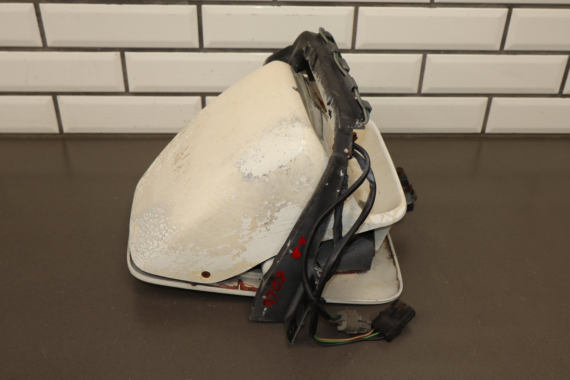 1984-1989 Chevrolet Corvette C4 Right Headlamp Artic White | Motor Inop