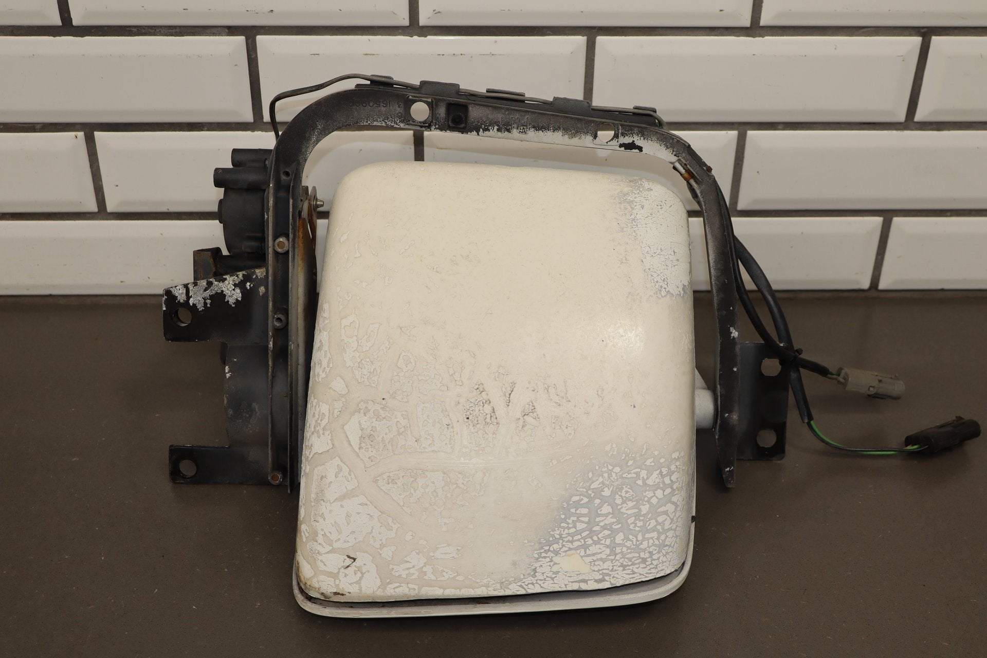 1984-1989 Chevrolet Corvette C4 Right Headlamp Artic White | Motor Inop