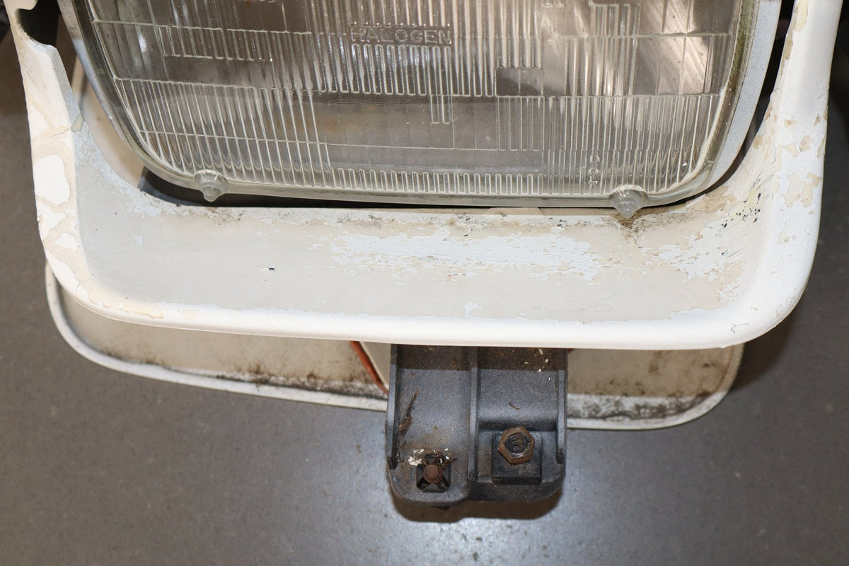 1984-1989 Chevrolet Corvette C4 Right Headlamp Artic White | Motor Inop
