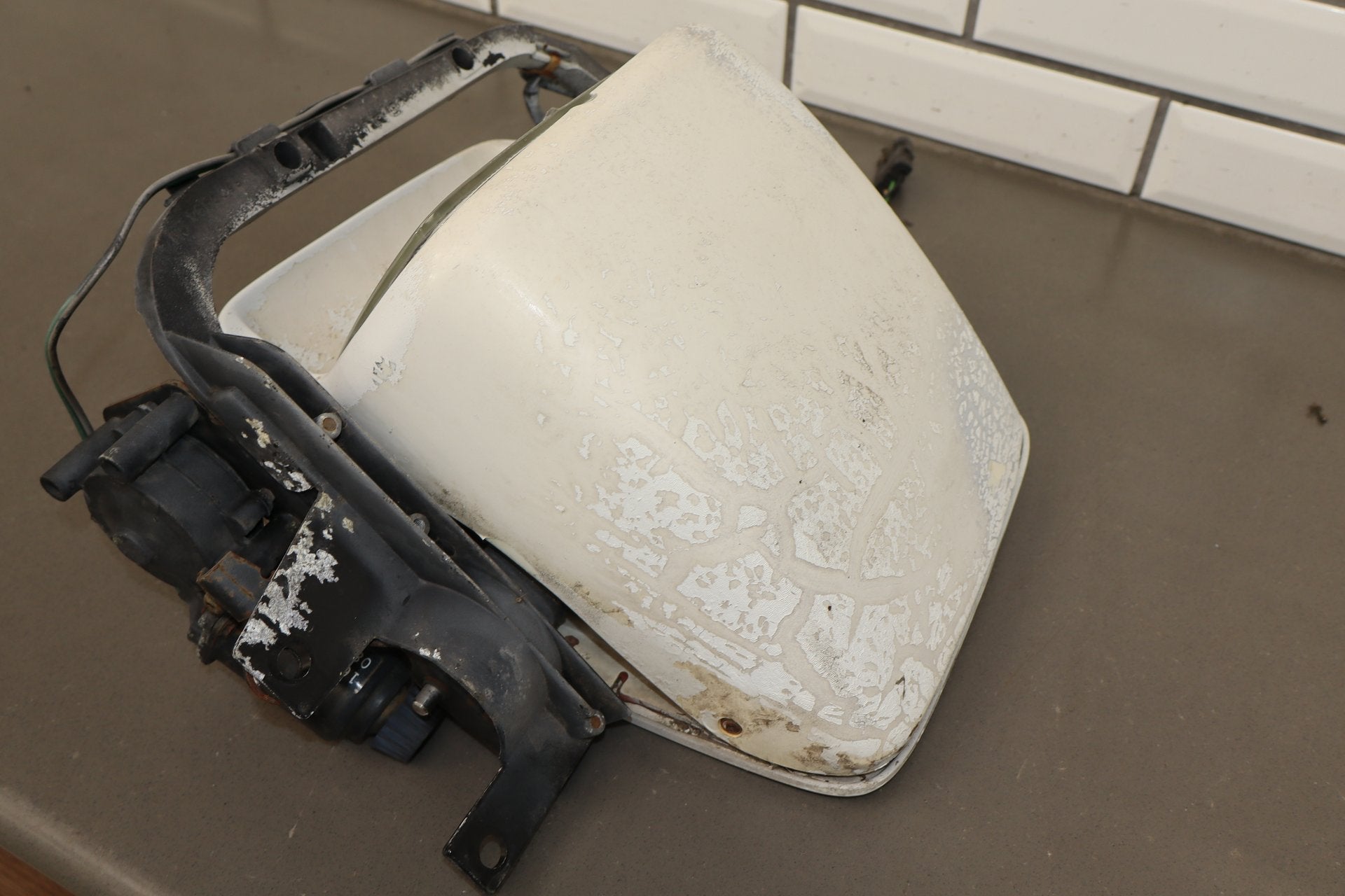 1984-1989 Chevrolet Corvette C4 Right Headlamp Artic White | Motor Inop