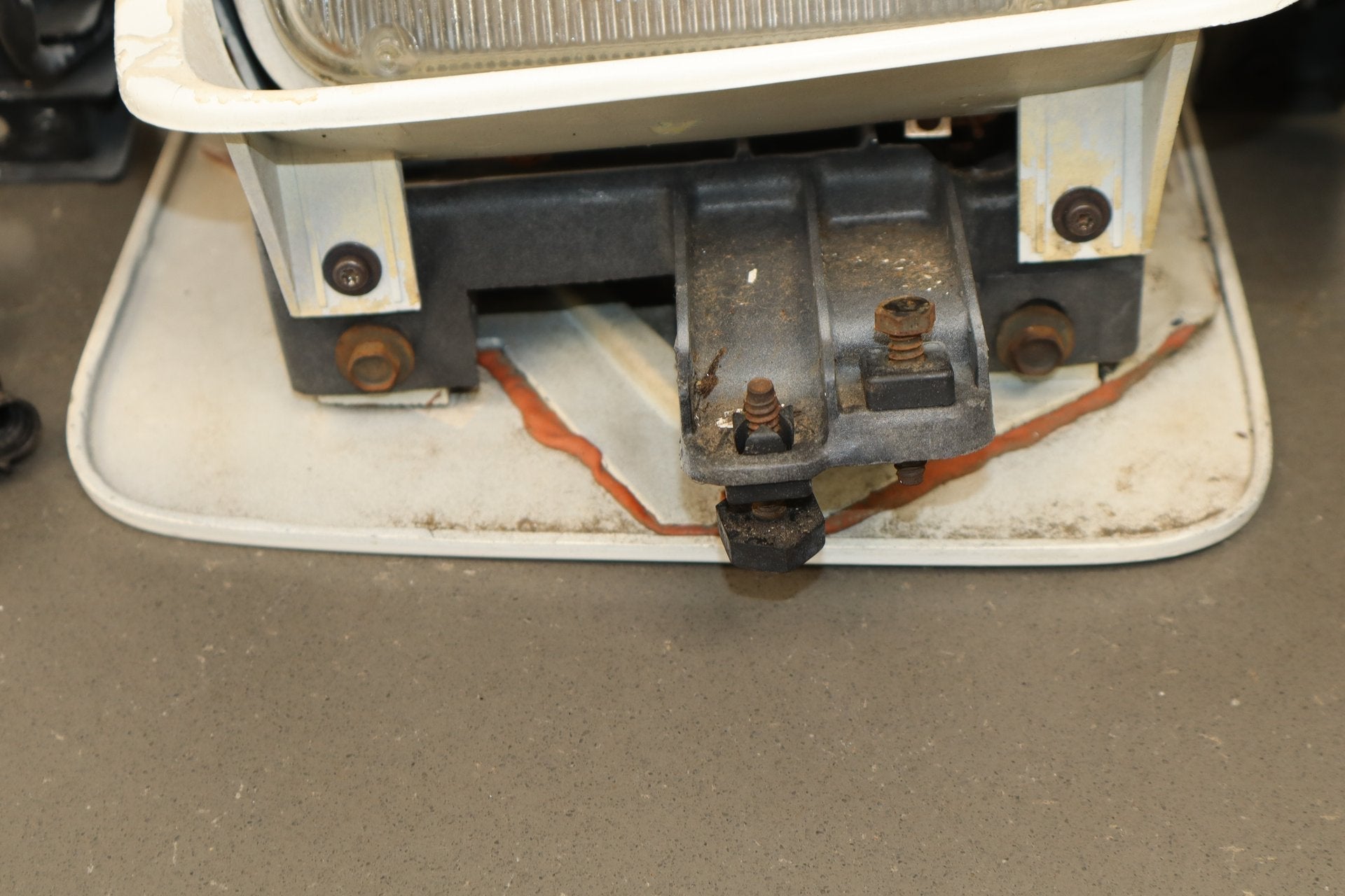 1984-1989 Chevrolet Corvette C4 Right Headlamp Artic White | Motor Inop