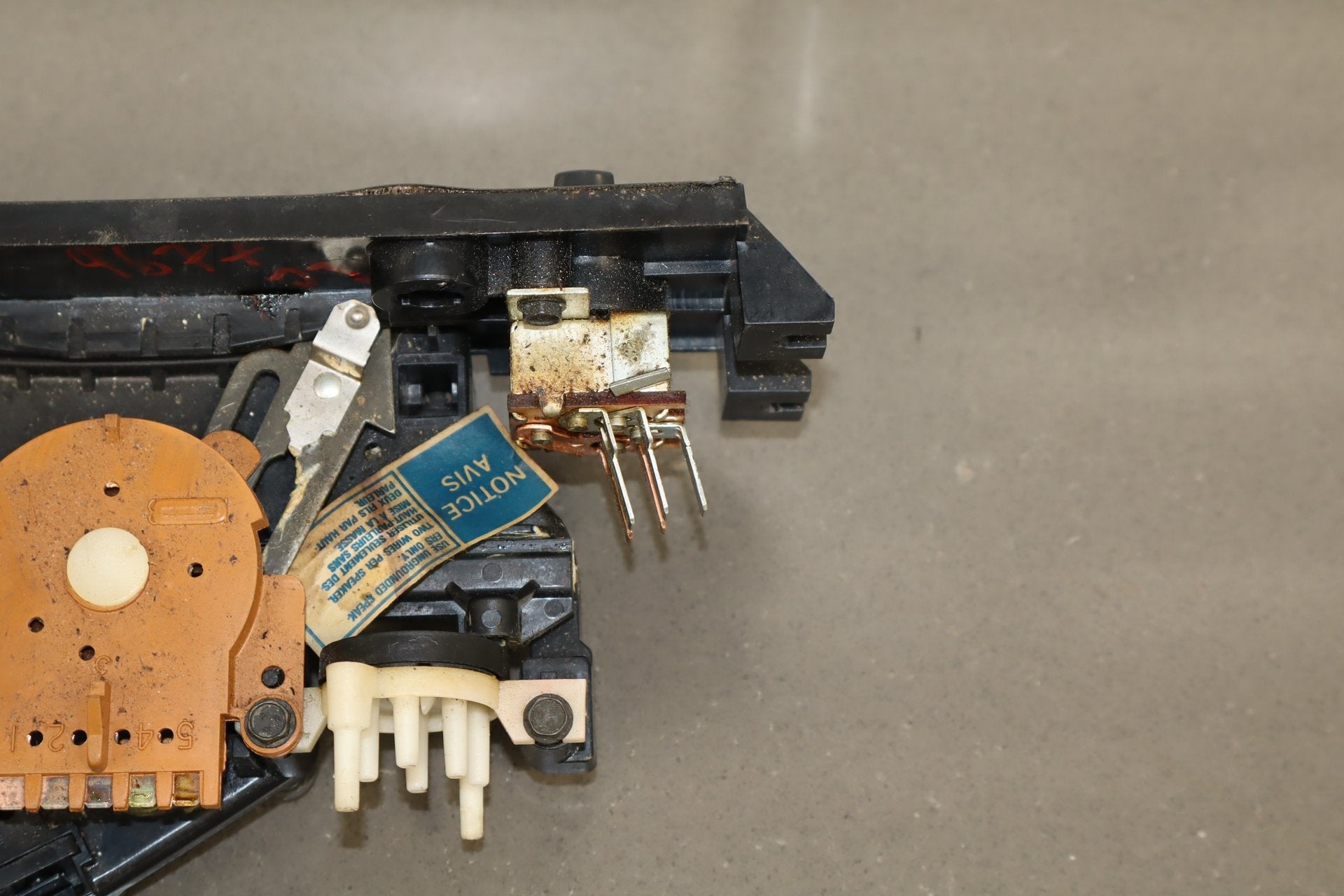 1984-1989 Chevrolet Corvette Climate Control 16040111 OEM