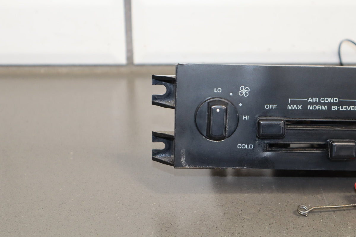 1984-1989 Chevrolet Corvette Climate Control 16040111 OEM