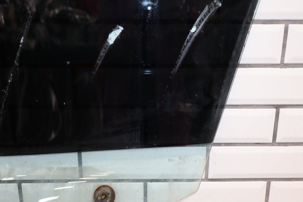 1984-1990 Chevrolet Corvette C4 Right Front Door Window 14094292