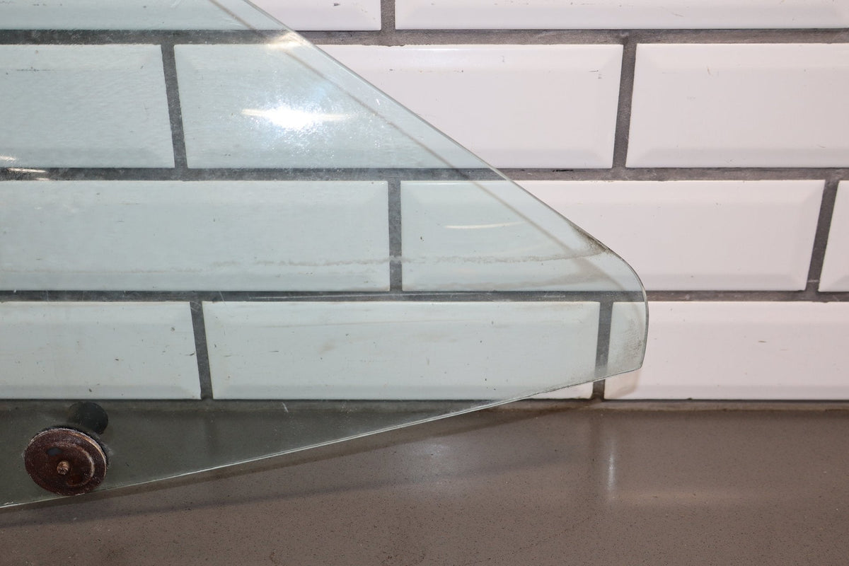 1984-1990 Chevrolet Corvette C4 Right Front Door Window 14094292