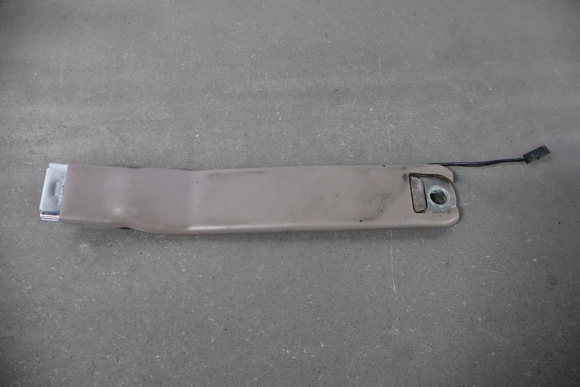 1984-1994 Chevrolet Corvette Left Front Seat Belt Buckle Grey