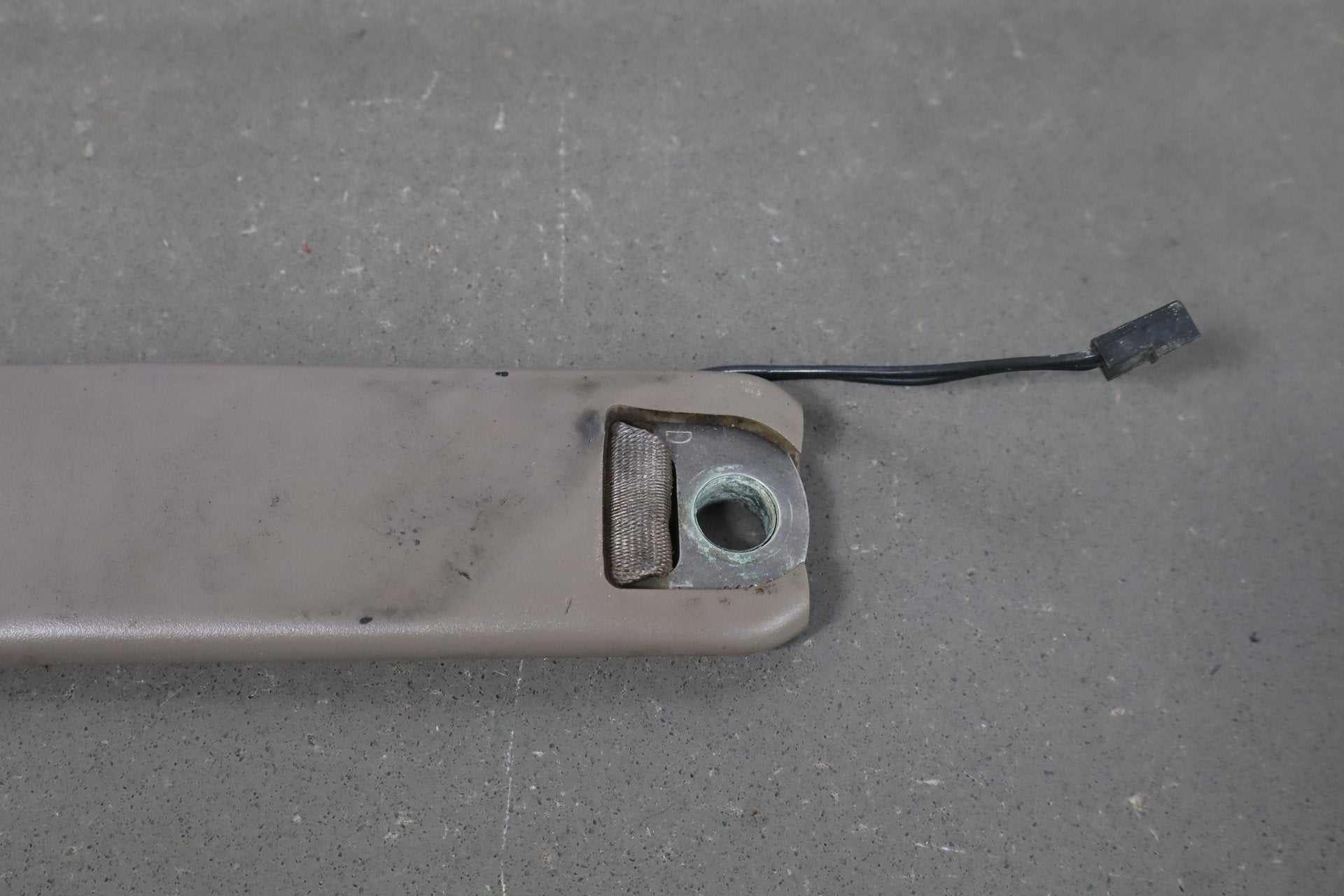 1984-1994 Chevrolet Corvette Left Front Seat Belt Buckle Grey
