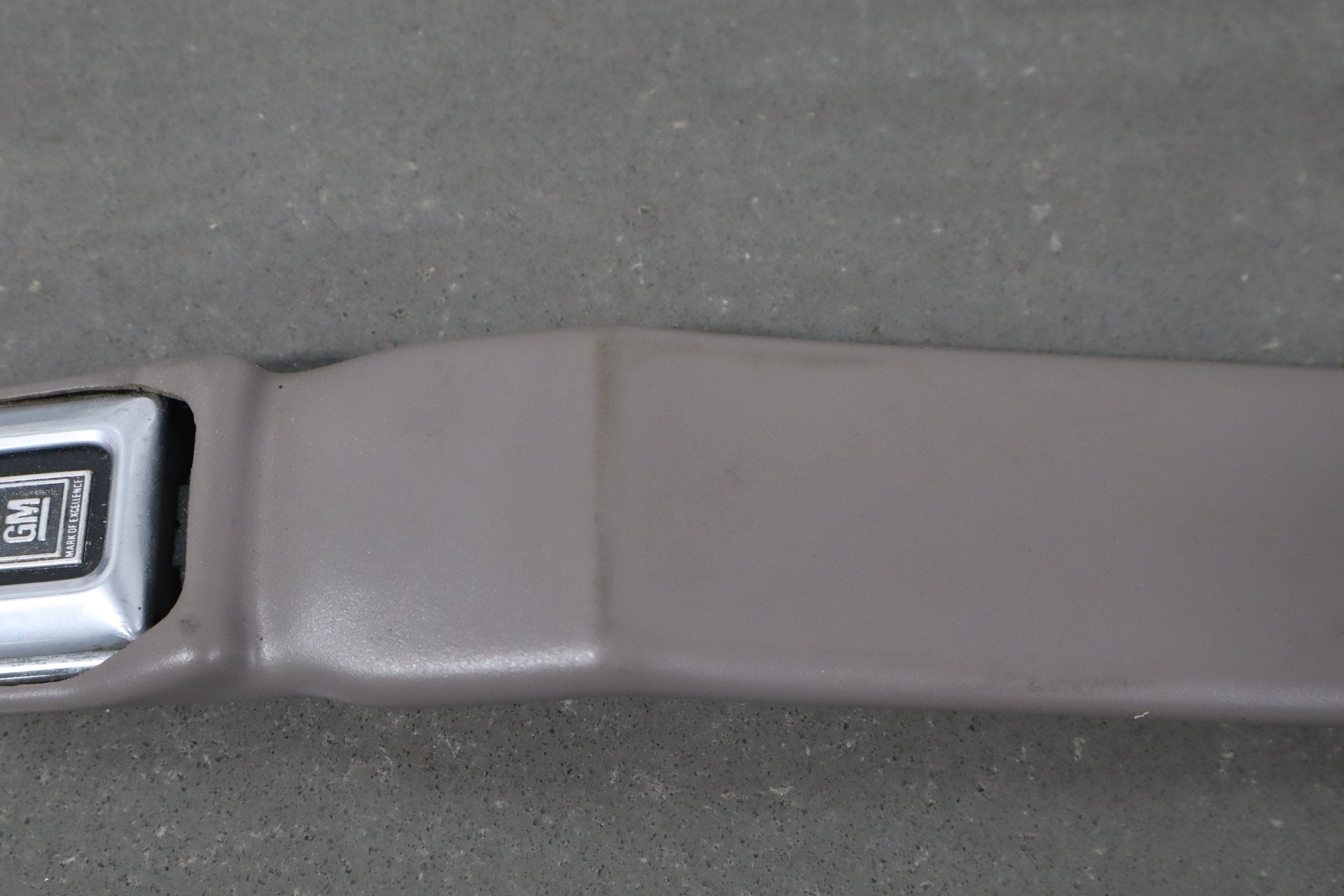 1984-1994 Chevrolet Corvette Left Front Seat Belt Buckle Grey