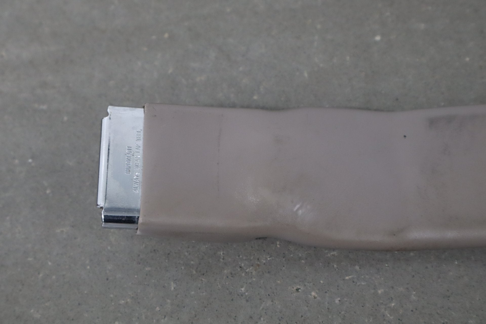 1984-1994 Chevrolet Corvette Left Front Seat Belt Buckle Grey