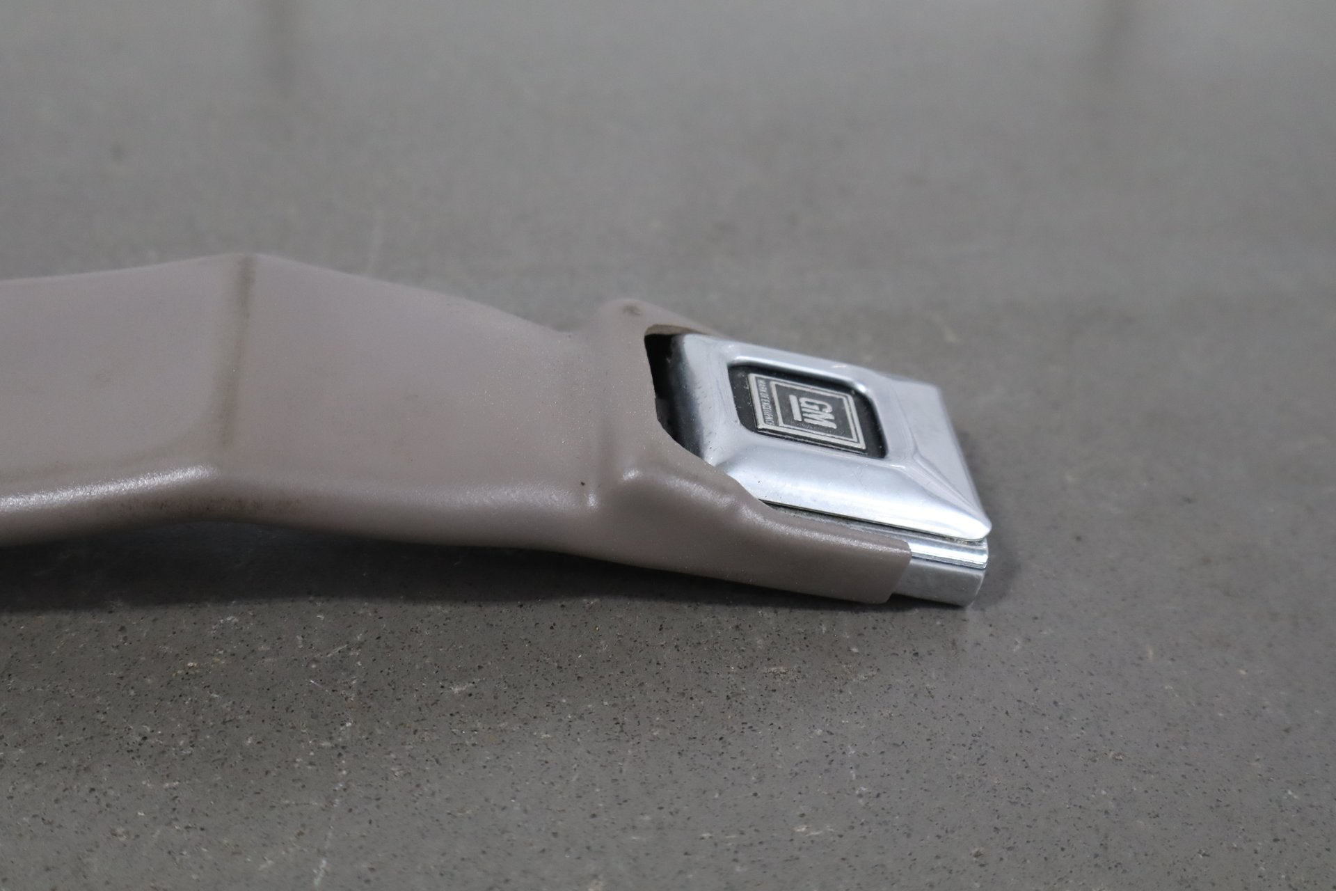 1984-1994 Chevrolet Corvette Left Front Seat Belt Buckle Grey