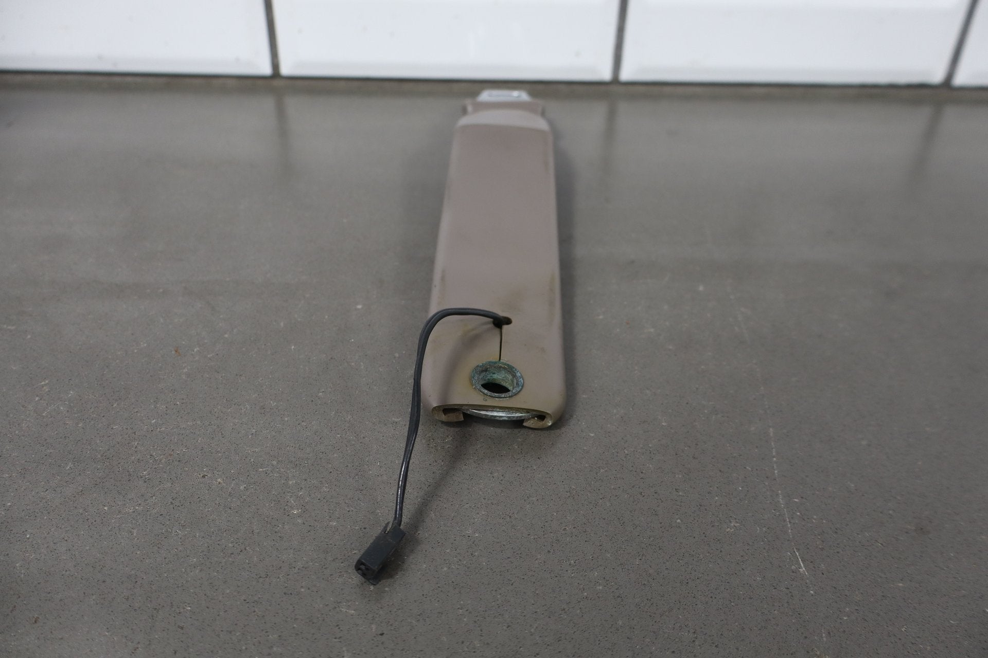 1984-1994 Chevrolet Corvette Left Front Seat Belt Buckle Grey
