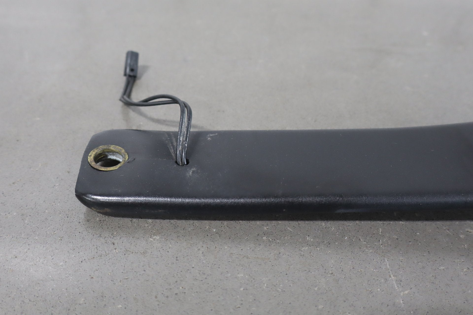 1984-1994 Chevrolet Corvette Left Front Seat Belt Buckle Saddle