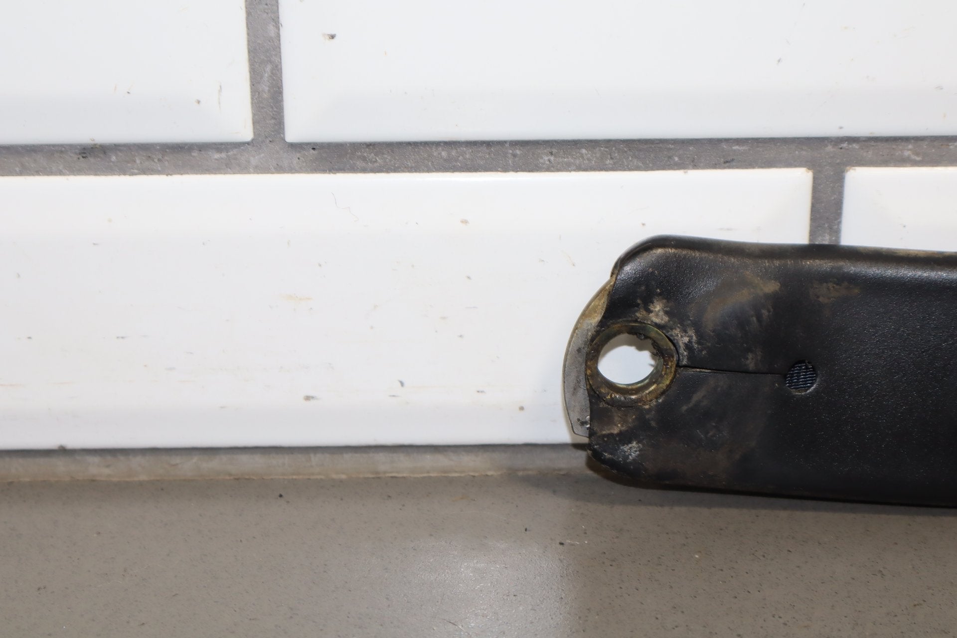 1984-1994 Chevrolet Corvette Right Front Seat Belt Buckle OEM