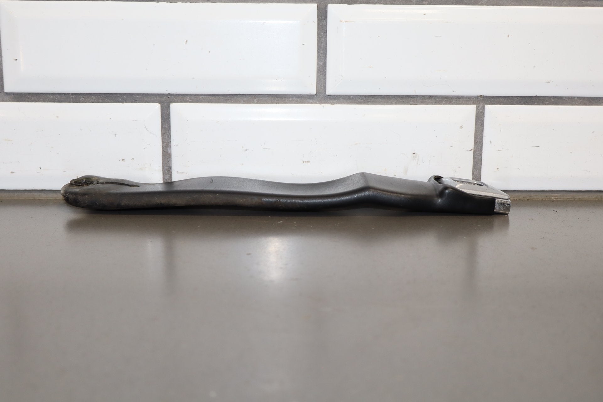 1984-1994 Chevrolet Corvette Right Front Seat Belt Buckle OEM