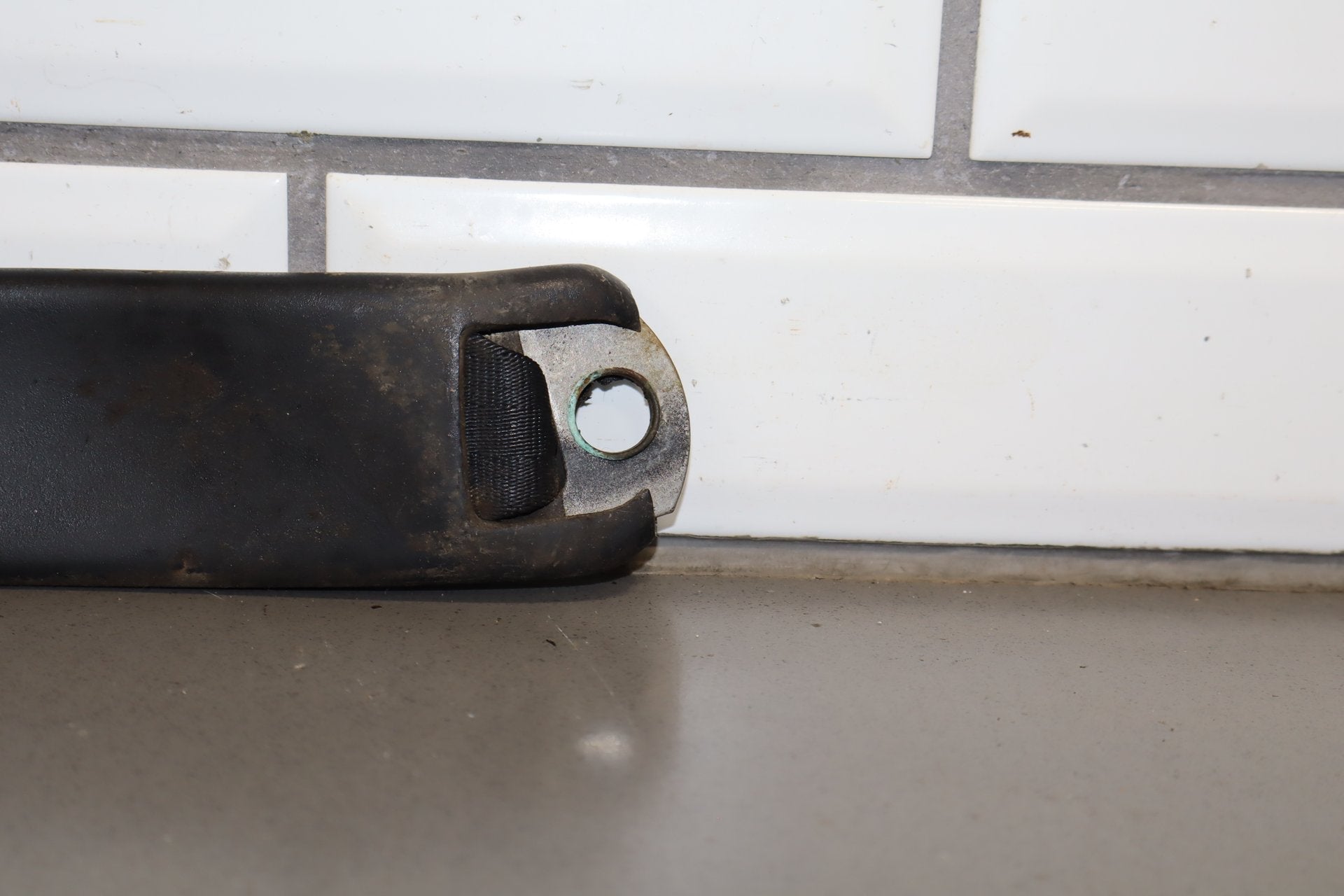 1984-1994 Chevrolet Corvette Right Front Seat Belt Buckle OEM