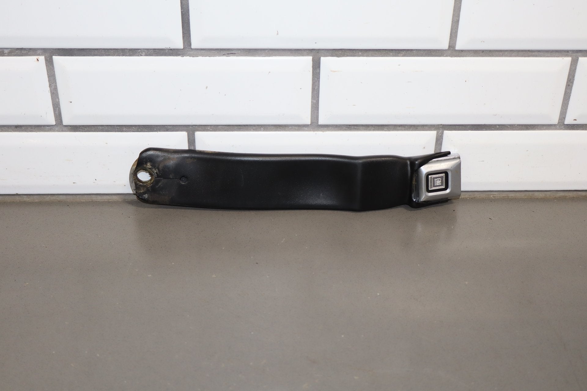 1984-1994 Chevrolet Corvette Right Front Seat Belt Buckle OEM