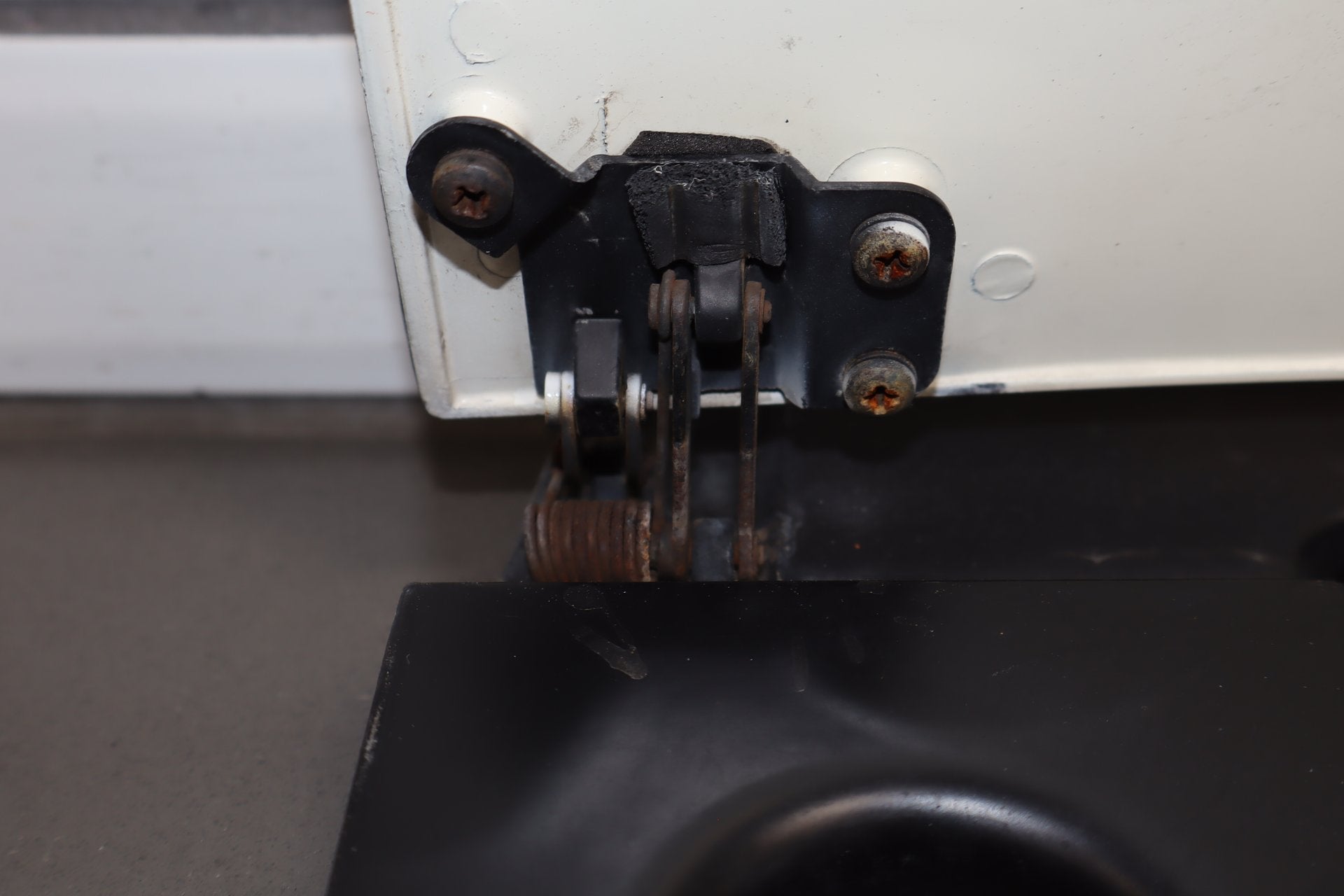 1984-1996 Chevrolet Corvette C4 Coupe- Fuel Filler Door