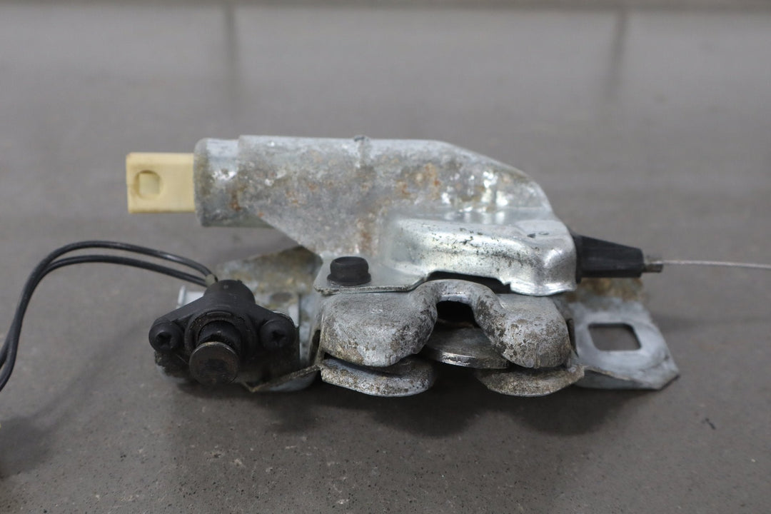 1984 - 1996 Chevrolet Corvette C4 Coupe Lid Latch