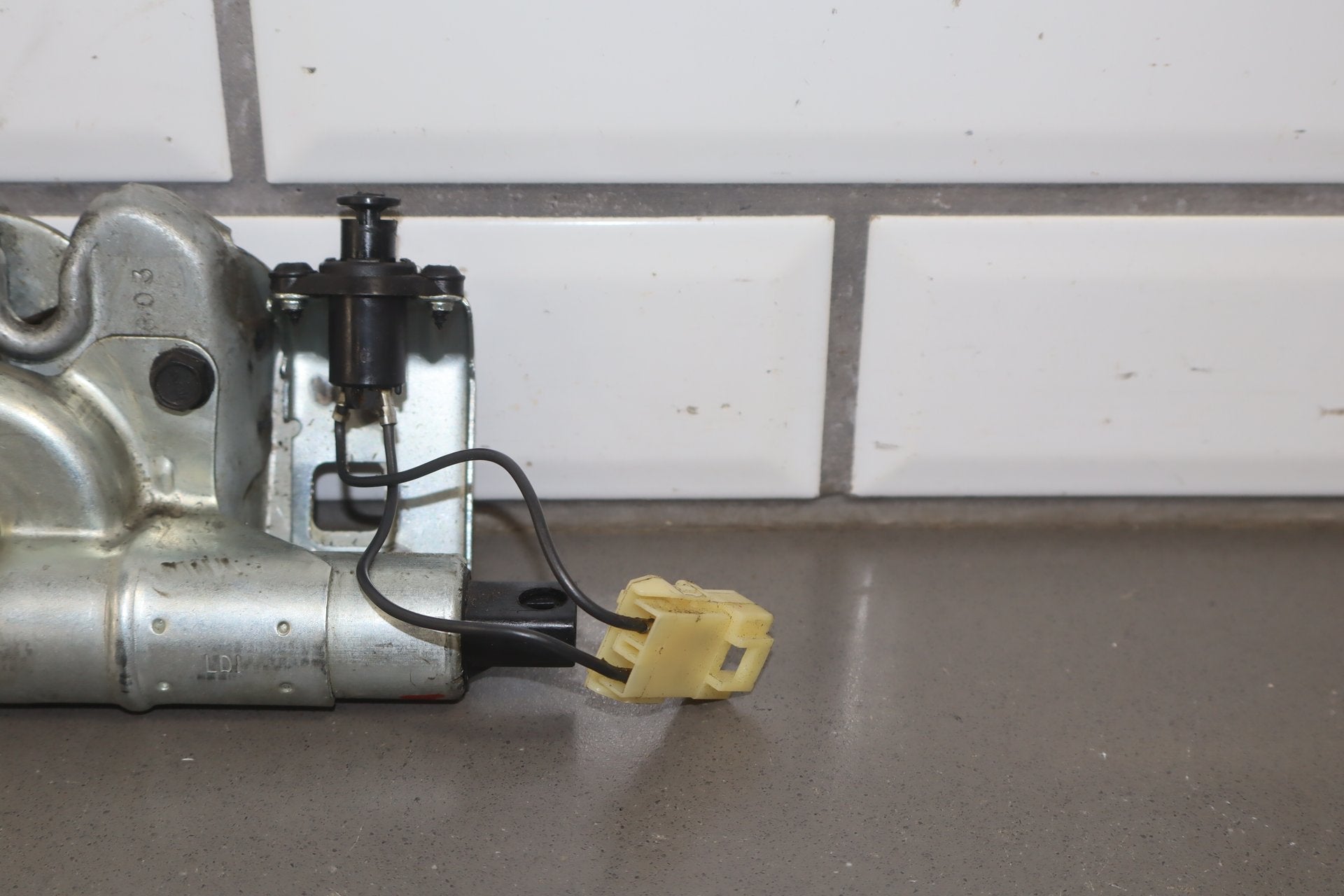 1984-1996 Chevrolet Corvette C4 Coupe Lid Latch