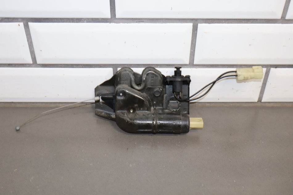 1984-1996 Chevrolet Corvette C4 Coupe Lid Latch