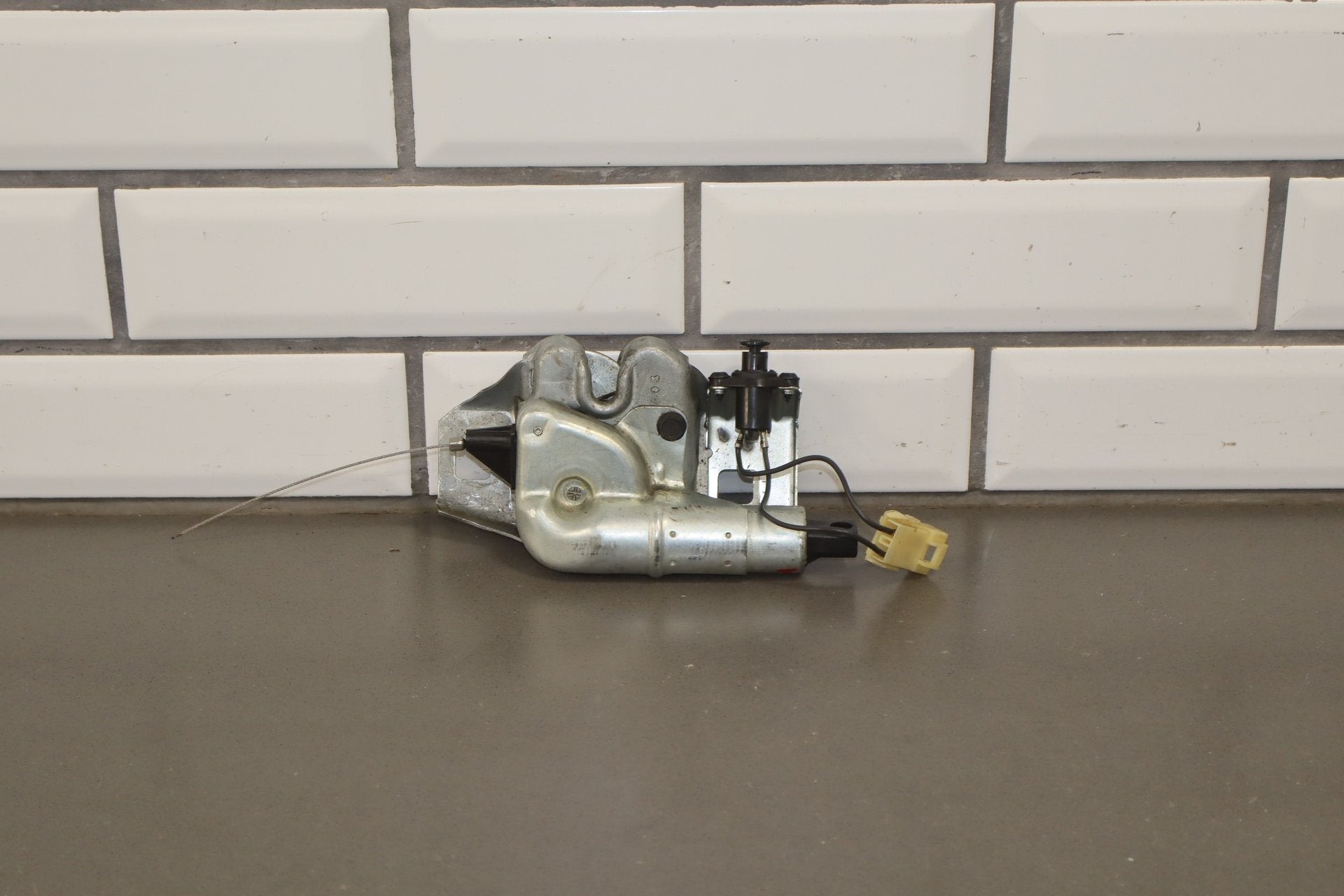 1984-1996 Chevrolet Corvette C4 Coupe Lid Latch