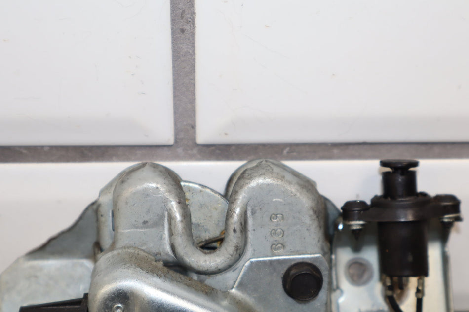 1984-1996 Chevrolet Corvette C4 Coupe Lid Latch