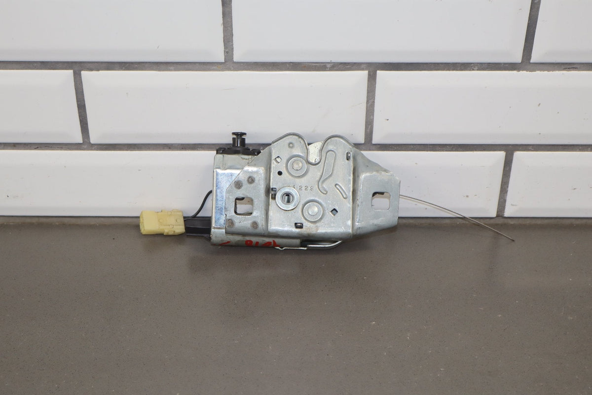 1984-1996 Chevrolet Corvette C4 Coupe Lid Latch