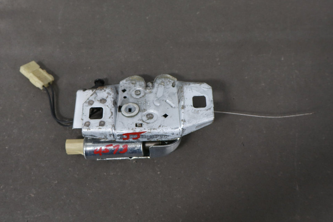 1984 - 1996 Chevrolet Corvette C4 Coupe Lid Latch