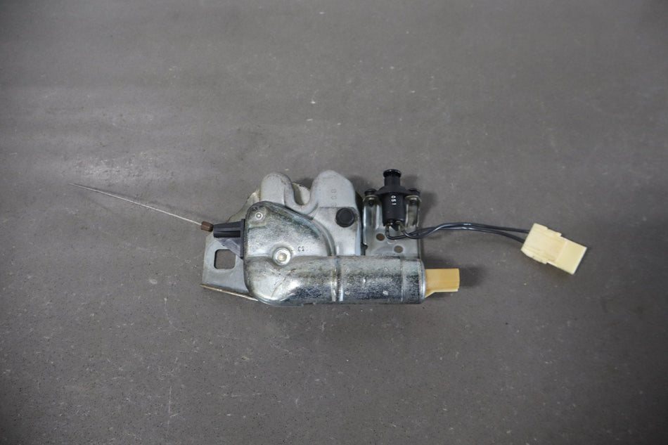 1984-1996 Chevrolet Corvette C4 Coupe Lid Latch