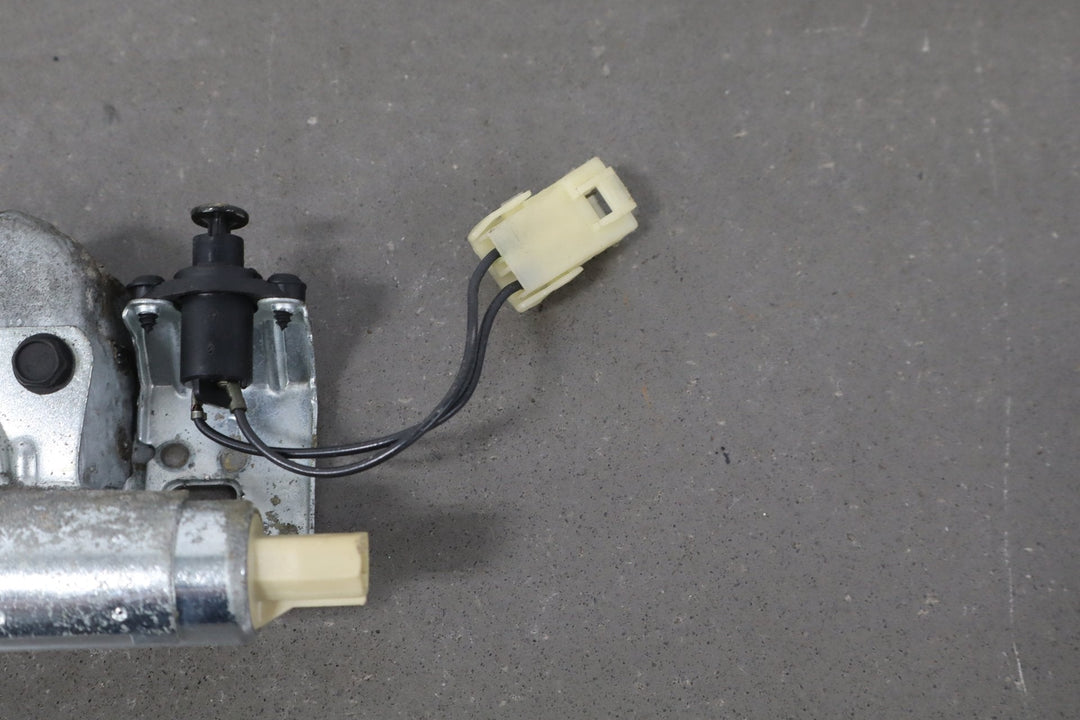 1984 - 1996 Chevrolet Corvette C4 Coupe Lid Latch