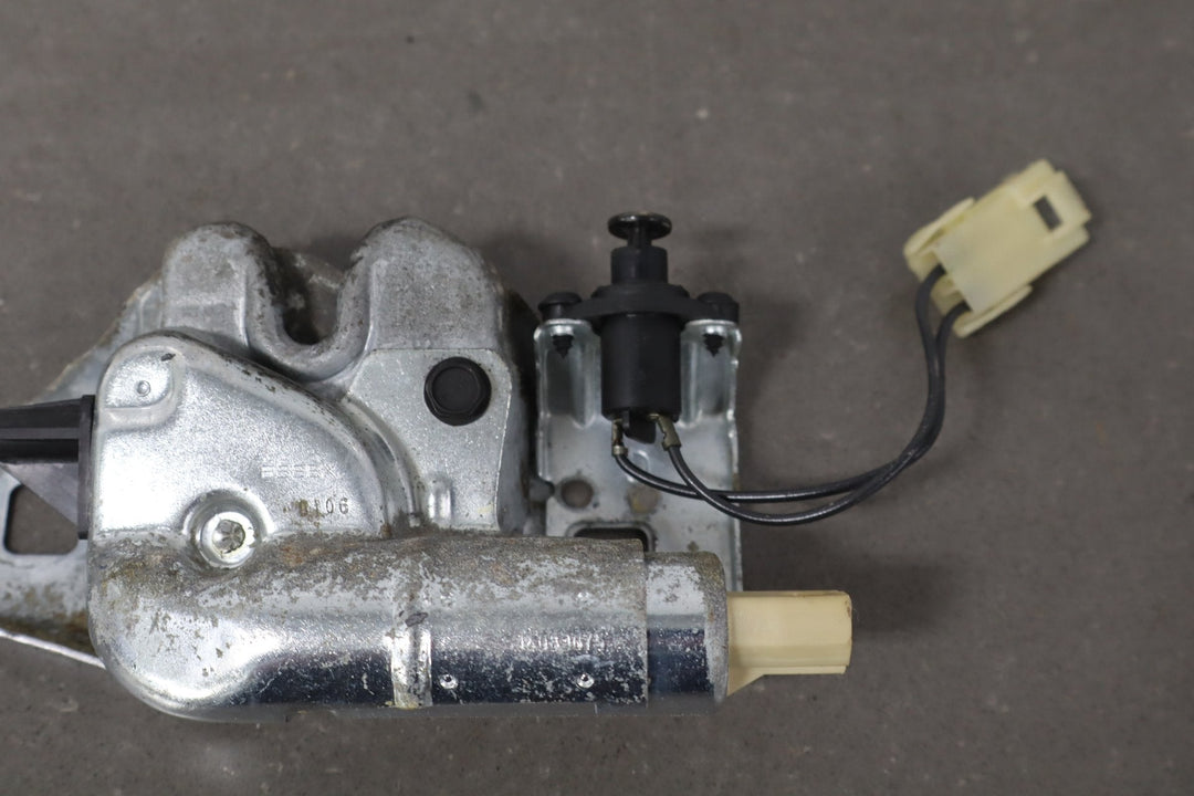 1984 - 1996 Chevrolet Corvette C4 Coupe Lid Latch