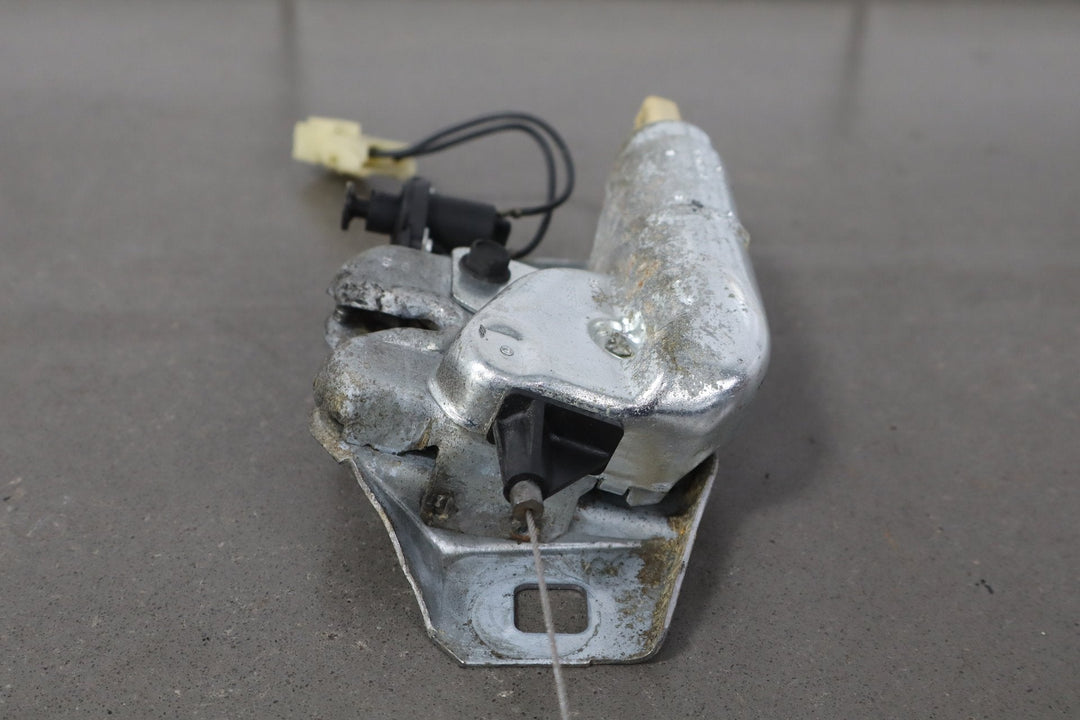 1984 - 1996 Chevrolet Corvette C4 Coupe Lid Latch