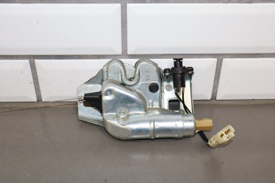 1984-1996 Chevrolet Corvette C4 Coupe Lid Latch