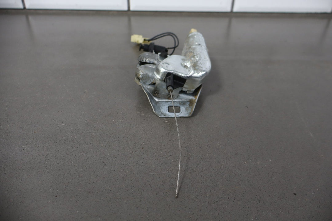 1984 - 1996 Chevrolet Corvette C4 Coupe Lid Latch