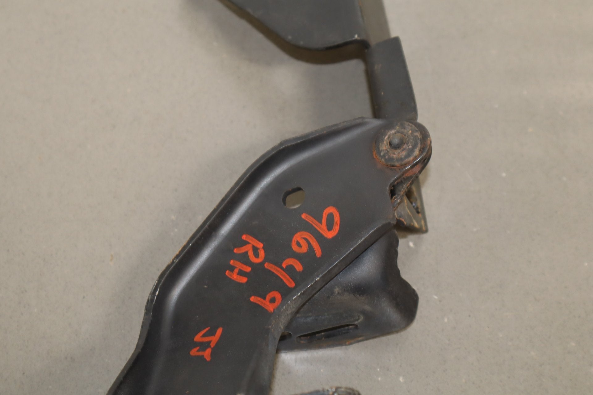 1984-1996 Chevrolet Corvette C4 Hood Hinges LH & RH