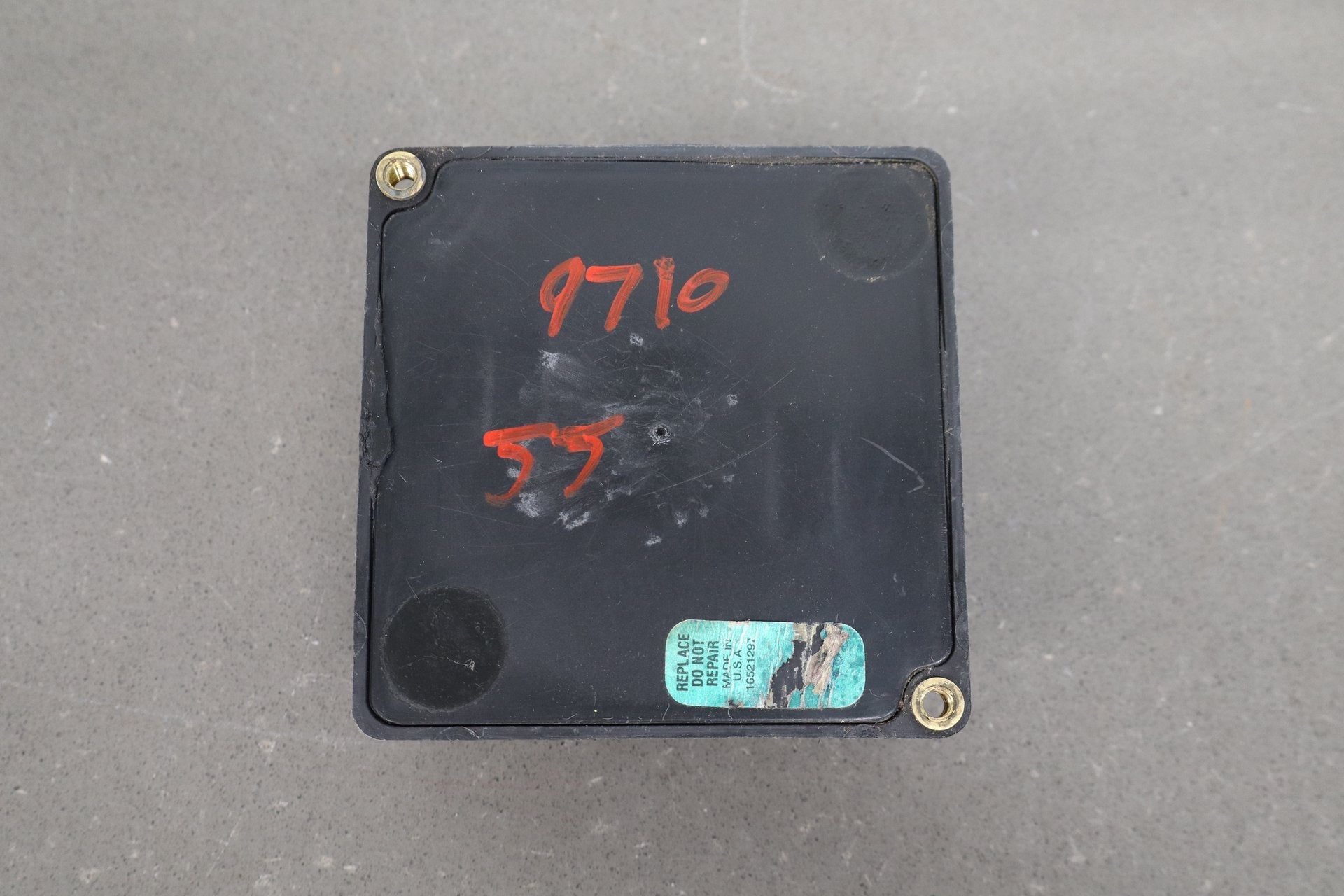 1984-2004 Chevrolet Corvette C4 - Chassis Computer PN: 16523917