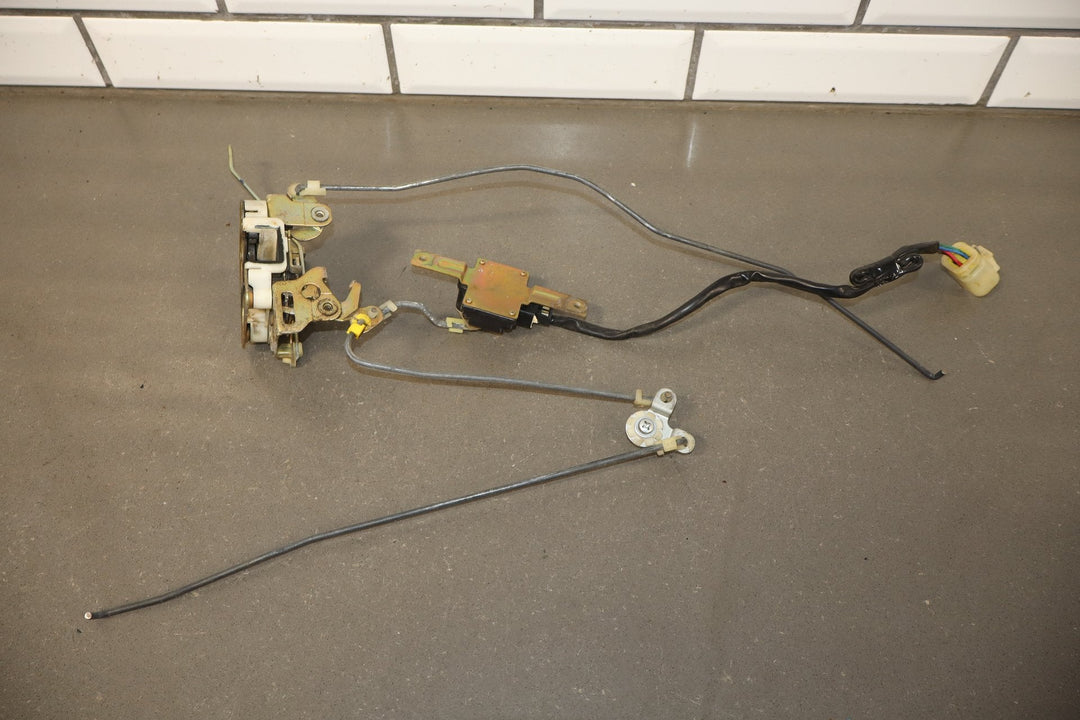1984 Nissan 300ZX 2+0 Left Front Door Latch Assembly with Rods