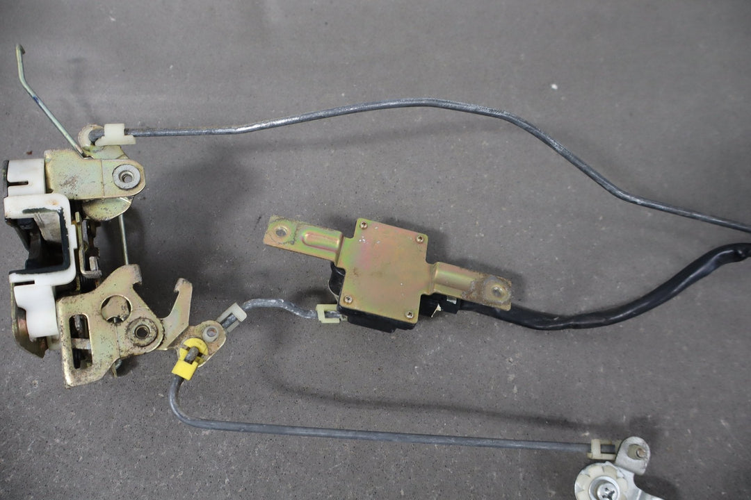 1984 Nissan 300ZX 2+0 Left Front Door Latch Assembly with Rods