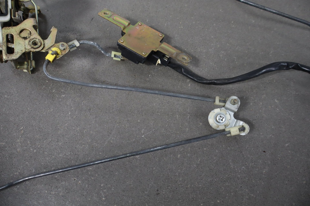 1984 Nissan 300ZX 2+0 Left Front Door Latch Assembly with Rods
