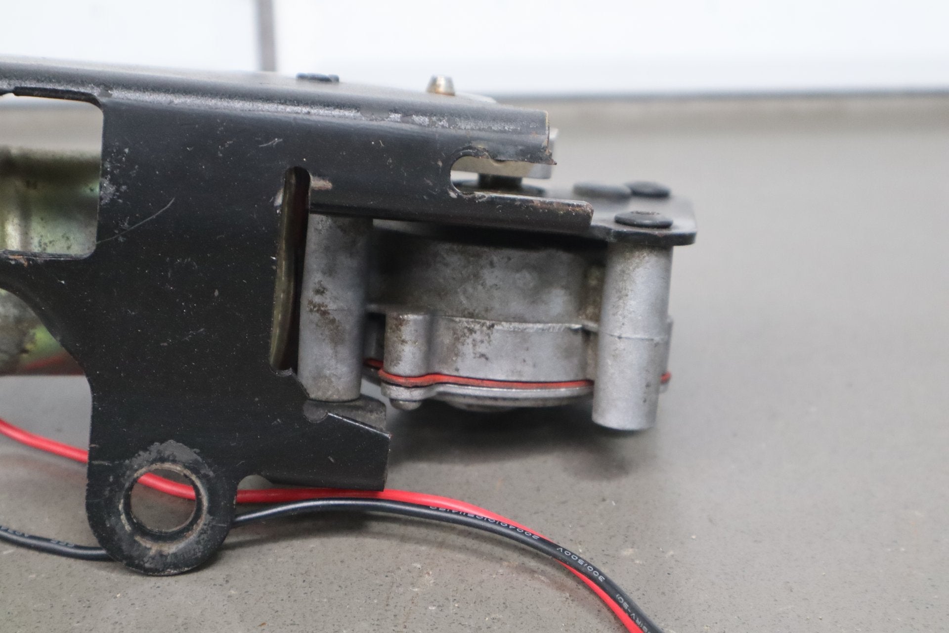 1985-1990 Chevrolet Corvette C4 - Left Headlight Motor