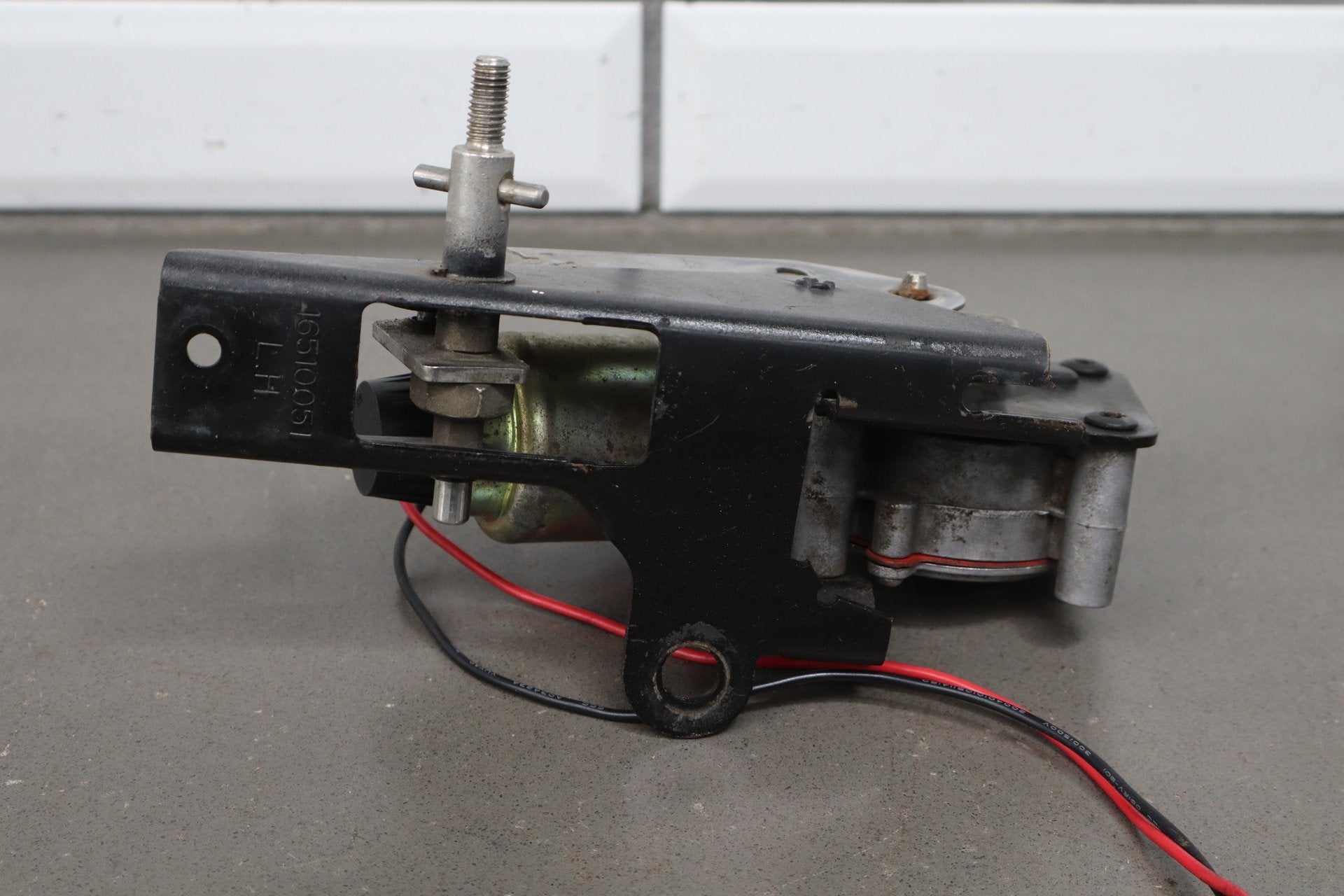 1985-1990 Chevrolet Corvette C4 - Left Headlight Motor